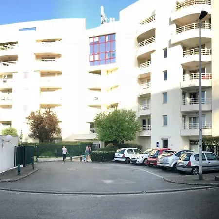 Escapade Bordeaux, Tram Et Supermarche Au Pied Mérignac