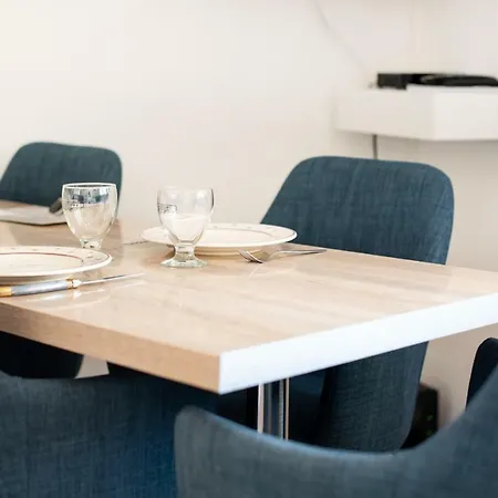 Escapade Bordeaux, Tram Et Supermarche Au Pied * Merignac (Gironde)