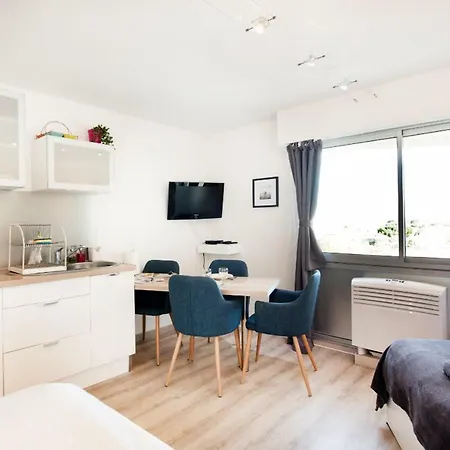 Escapade Bordeaux, Tram Et Supermarche Au Pied * Merignac (Gironde)