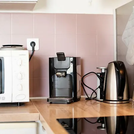 Escapade Bordeaux, Tram Et Supermarche Au Pied