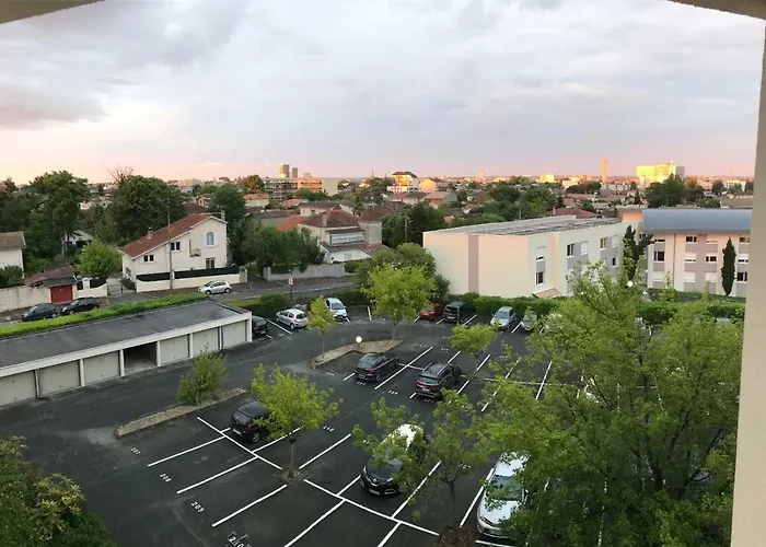 Escapade Bordeaux, Tram Et Supermarche Au Pied * Mérignac