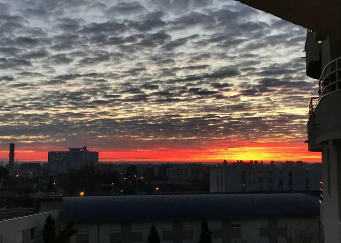 Escapade Bordeaux, Tram Et Supermarche Au Pied * Mérignac