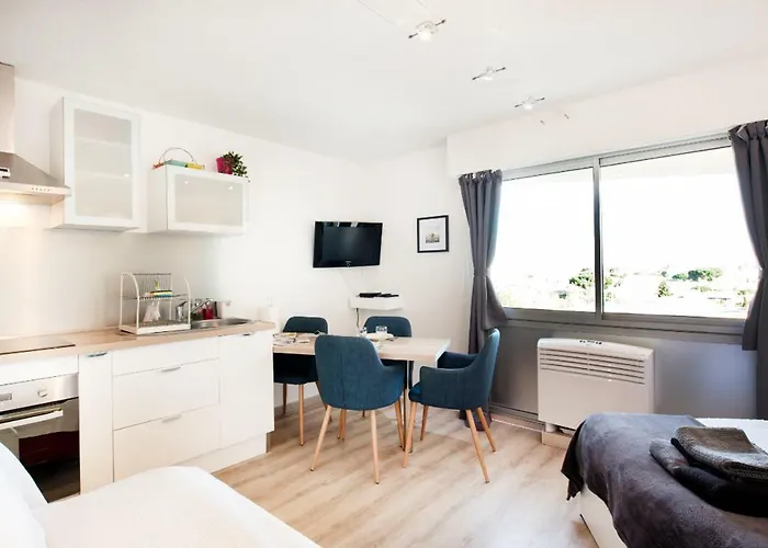 Escapade Bordeaux, Tram Et Supermarche Au Pied * Mérignac